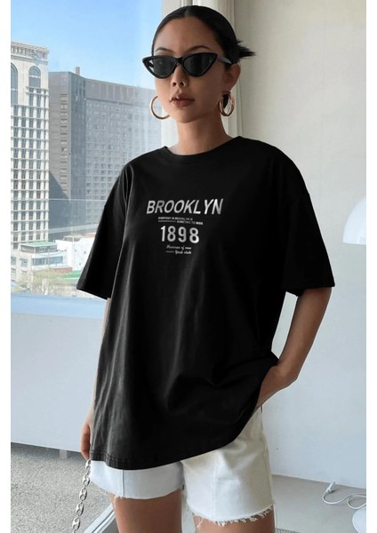 Brooklyn 1898 El Ön Arka Baskılı Oversize/rahat Kesim Bisiklet Yaka Unisex Örme T-Shirt fırsatları