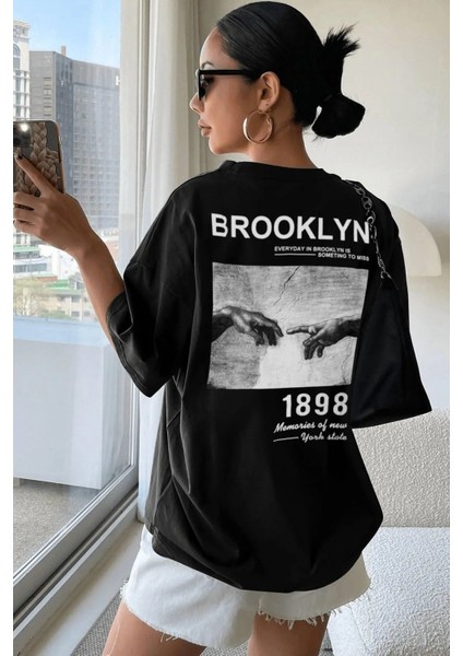 Brooklyn 1898 El Ön Arka Baskılı Oversize/rahat Kesim Bisiklet Yaka Unisex Örme T-Shirt indirimleri