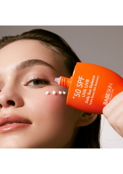 Hassas Ciltler Için Yüksek Koruma Ve Nemlendirici Etkili Güneş Kremi Spf 50 , 50 Ml fırsatları