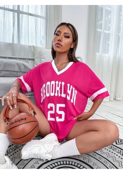 V Yaka Brooklyn 25 Baskılı Oversize T-Shirt