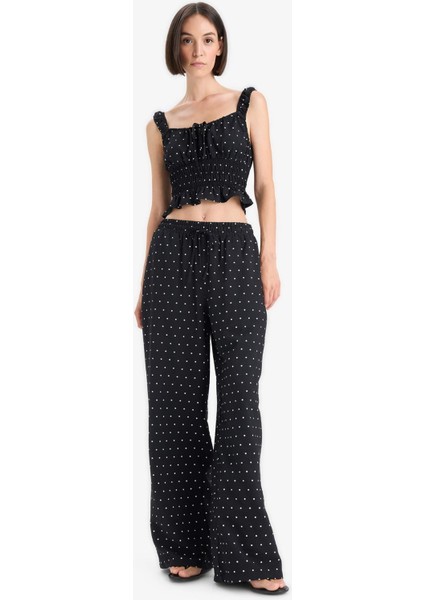 Slim Fit Dar Kesim Kare Yaka Puantiyeli Askılı Bluz F9403AX25SM fırsatları