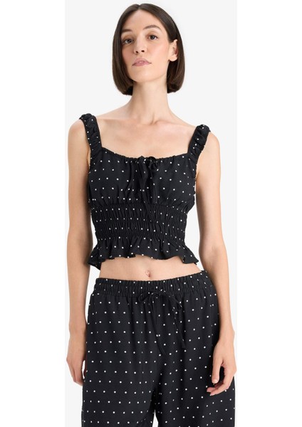 Slim Fit Dar Kesim Kare Yaka Puantiyeli Askılı Bluz F9403AX25SM indirimleri