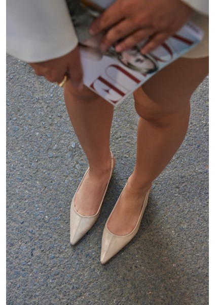 Krem Cilt Sivri Burun Kadın Topuklu Ayakkabı