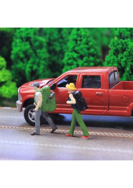 Reçine 1:64 Ölçekli Şekil Diorama Sokak Yürüyüşçü Karakter Heykelcik Backpacker Takım Elbise Minyatür Kukla Kum Masa Ev A (Yurt Dışından) modelleri