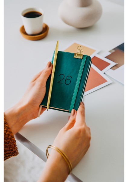 2026 Yılı Lastikli Günlük Cep Ajandası 12 Aylık Koyu Yeşil