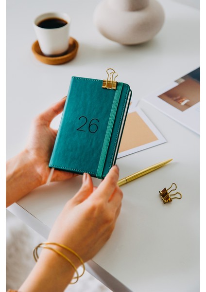 2026 Yılı Lastikli Günlük Cep Ajandası 12 Aylık Koyu Yeşil fiyatları