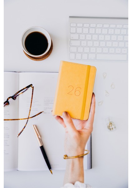 2026 Yılı Lastikli Günlük Cep Ajandası 12 Aylık Sarı