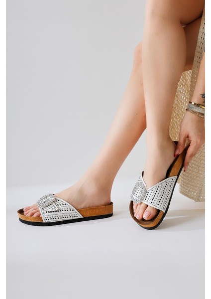 Carolinne Beyaz Tek Bantlı Taş Detaylı Tokalı Terlik fiyatları