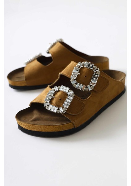 Brisa Taba Süet Taş Detaylı Tokalı Çift Bantlı Terlik