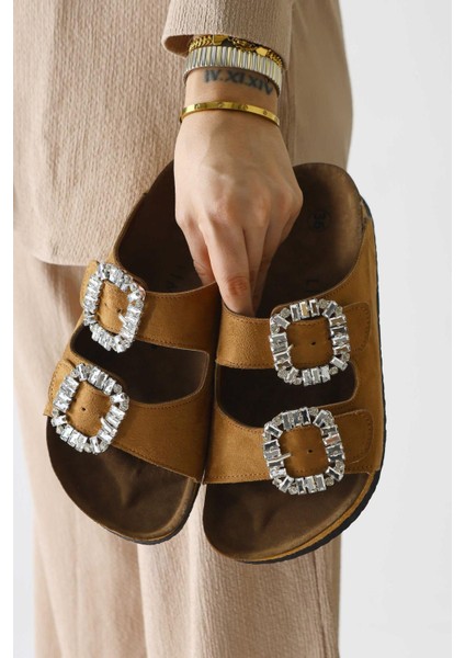 Brisa Taba Süet Taş Detaylı Tokalı Çift Bantlı Terlik modelleri