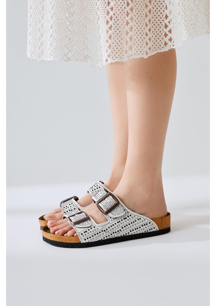 Aire Beyaz Çift Bantlı Taş Detaylı Terlik fırsatları