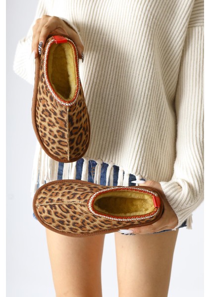 Anne-Liis Leopar Desenli Süet Dokuma Detaylı Kışlık Terlik