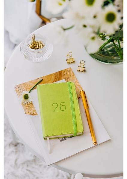 2026 Yılı Lastikli Günlük Cep Ajandası 12 Aylık Açık Yeşil