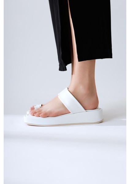 Deeman Beyaz Kalın Tabanlı Parmak Arası Terlik modelleri
