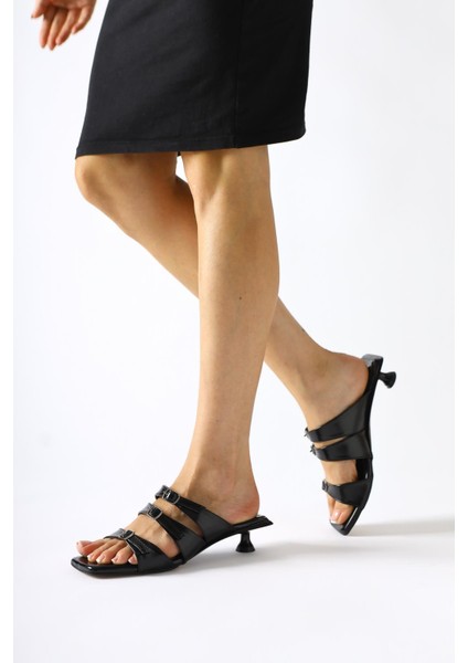 Mellanie Siyah Rugan Üç Bantlı Kısa Topuklu Terlik