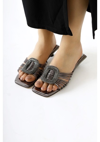 Katerin Platin Rugan Taşlı Toka Detaylı Şık Terlik