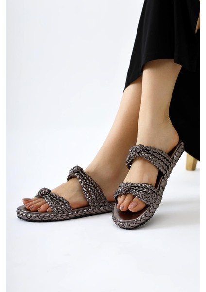 Nessa Platin Rugan Örgü Bantlı Terlik fiyatları