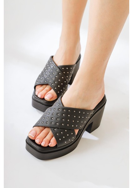 Zion Siyah Kalın Çapraz Bantlı Zımba Detaylı Platformlu Terlik