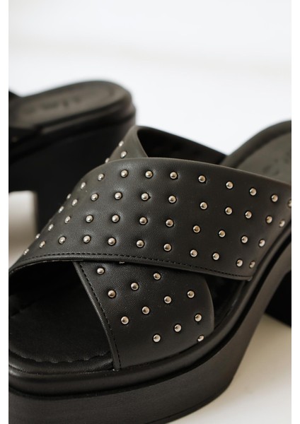 Zion Siyah Kalın Çapraz Bantlı Zımba Detaylı Platformlu Terlik fırsatları