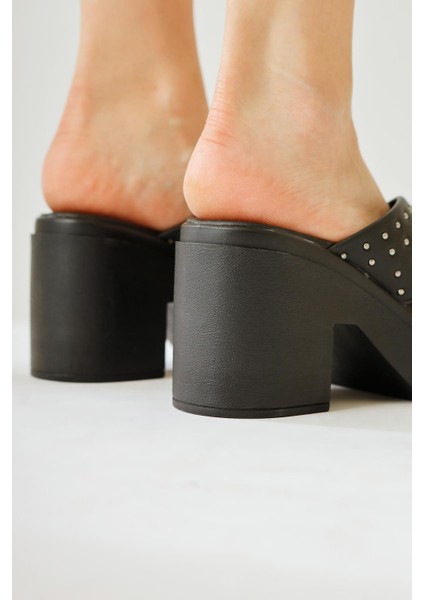 Zion Siyah Kalın Çapraz Bantlı Zımba Detaylı Platformlu Terlik indirimleri