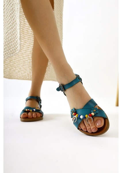 Hakiki Deri Alize Turkuaz Boncuk ve Yaprak Detaylı Sandalet fırsatları