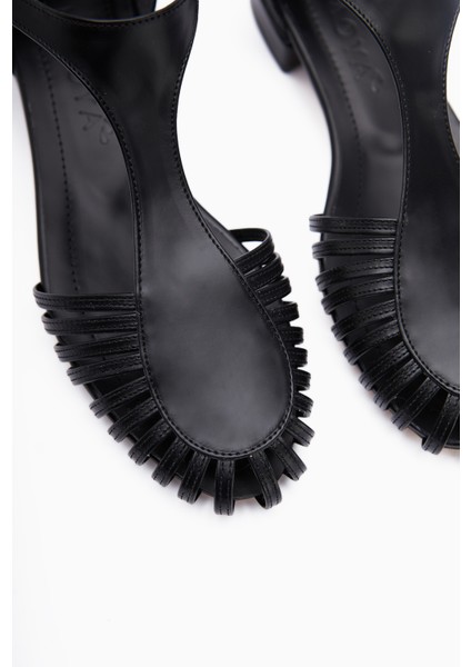 Jonna Siyah Önü Kapalı Tokalı Kadın Sandalet modelleri