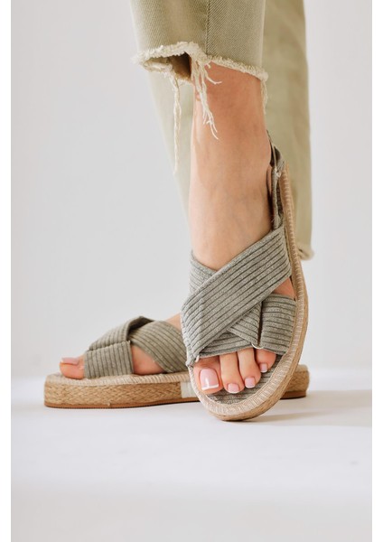 Iris Gri Kadife Çapraz Bantlı Sandalet