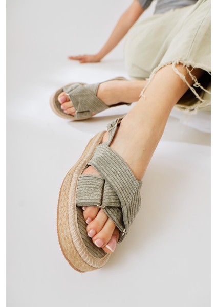 Iris Gri Kadife Çapraz Bantlı Sandalet modelleri