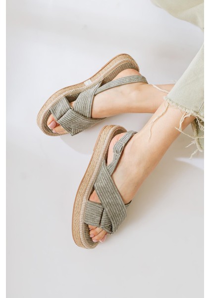 Iris Gri Kadife Çapraz Bantlı Sandalet fırsatları