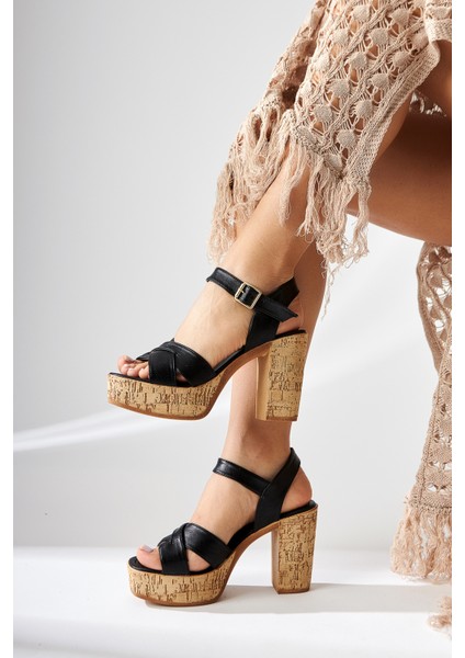 Hera Siyah Çapraz Bantlı Platform Topuklu Kadın Sandalet indirimleri