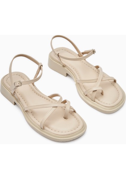 Hania Siyah Çapraz Bantlı Parmak Arası Kadın Sandalet