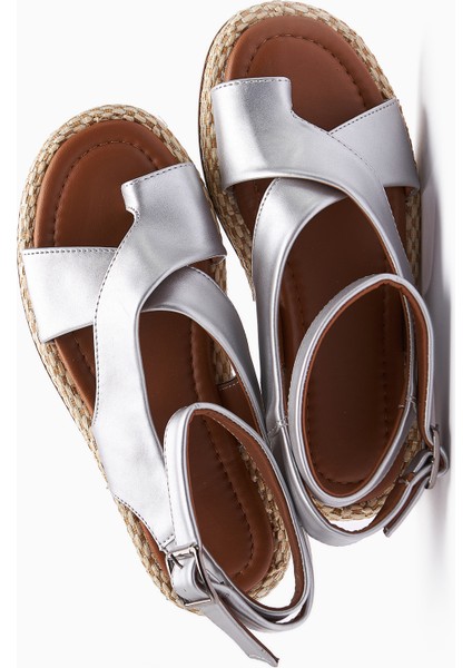 Kani Gümüş Parmak Arası Kadın Sandalet