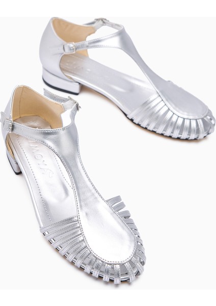 Jonna Gümüş Önü Kapalı Tokalı Kadın Sandalet