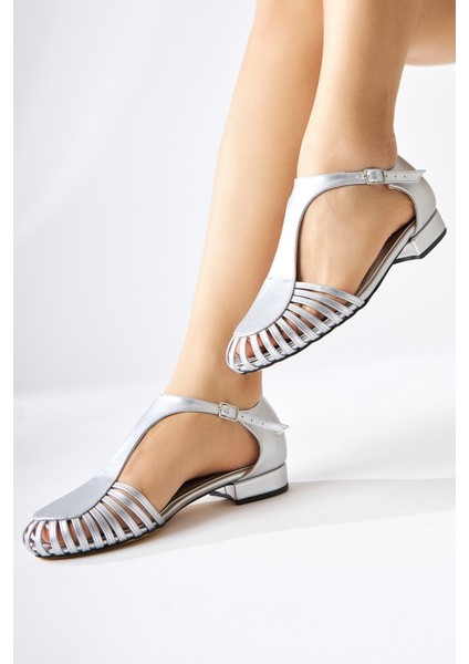 Jonna Gümüş Önü Kapalı Tokalı Kadın Sandalet modelleri