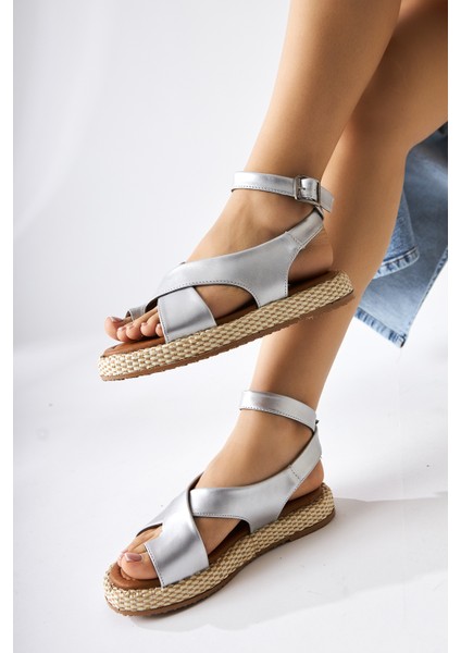 Kani Gümüş Parmak Arası Kadın Sandalet fiyatları
