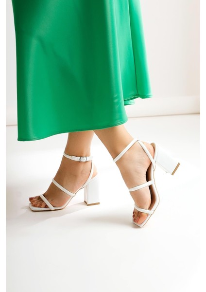Linn Beyaz Kalın Topuklu Sandalet