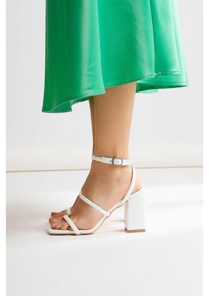 Linn Beyaz Kalın Topuklu Sandalet modelleri