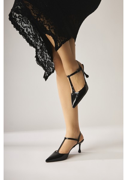 Olena Siyah Rugan Burnu Kapalı Ince Topuklu Kadın Sandalet fiyatları