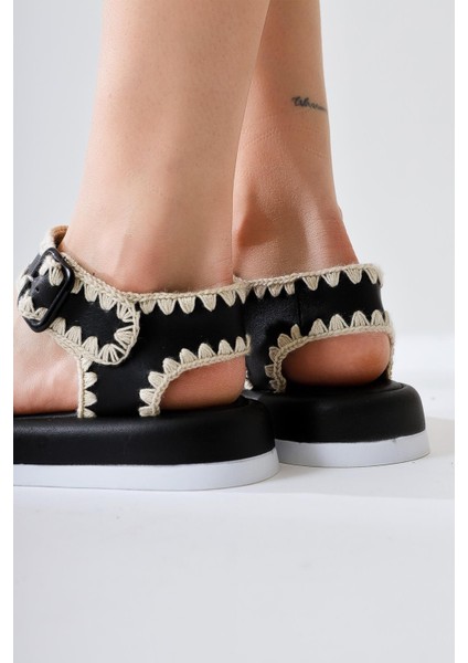 Nonna Siyah Nakış Detaylı Kalın Bantlı Sandalet modelleri