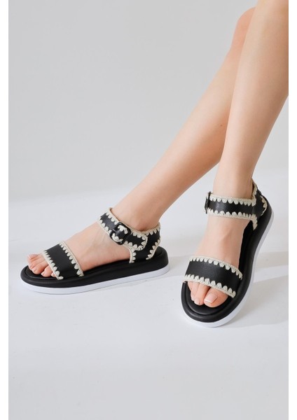 Nonna Siyah Nakış Detaylı Kalın Bantlı Sandalet fırsatları