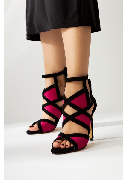 Nicol Siyah Süet Asimetrik Kesim Fuşya Detalı Topuklu Kadın Sandalet