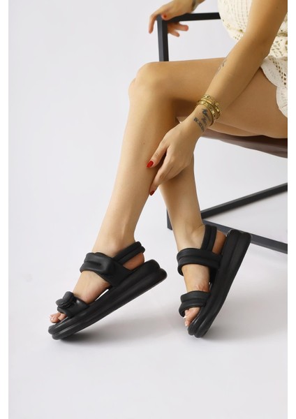 Rosella Siyah Pofuduk Çift Bantlı Sandalet fırsatları