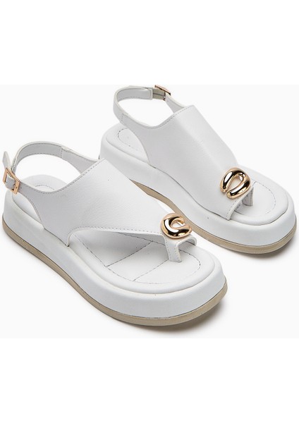 Troya Beyaz Parmak Arası Tokalı Kadın Sandalet modelleri