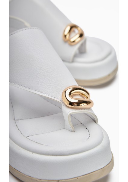 Troya Beyaz Parmak Arası Tokalı Kadın Sandalet indirimleri