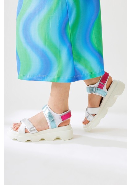 Siga Beyaz Çarpraz Bantlı Cırt Cırt Detaylı Sandalet modelleri