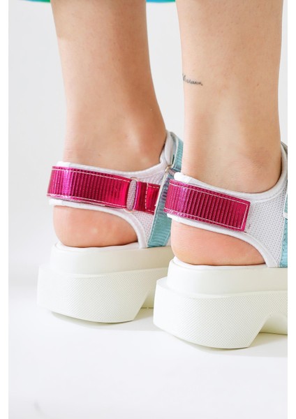 Siga Beyaz Çarpraz Bantlı Cırt Cırt Detaylı Sandalet fırsatları