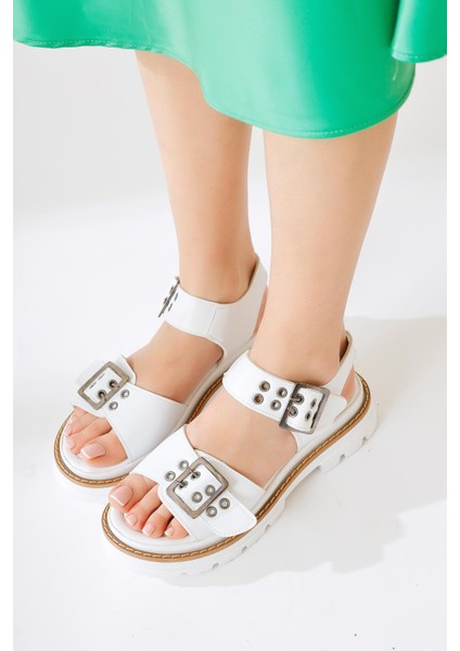 Tamera Beyaz Toka Detay Kalın Tabanlı Sandalet modelleri