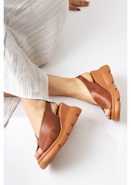 Tilda Taba Lastikli Dolgu Topuklu Sandalet fiyatları