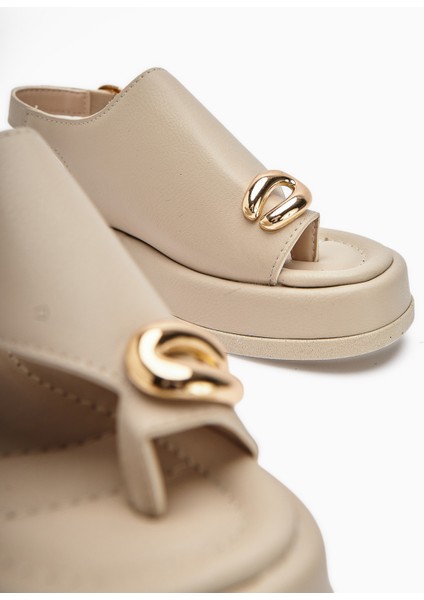 Troya Bej Parmak Arası Tokalı Kadın Sandalet fiyatları