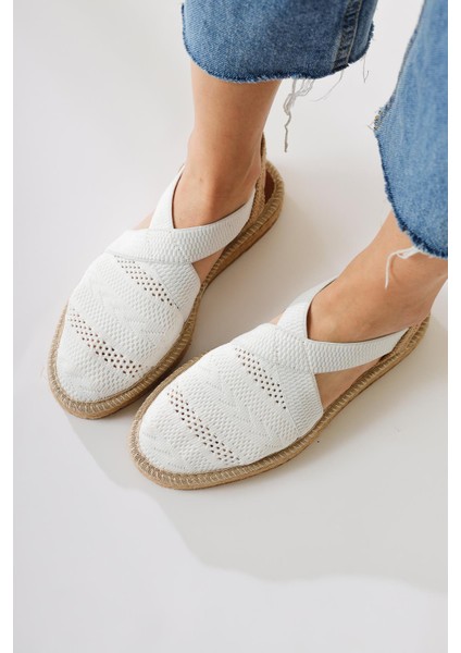 Zulma Beyaz Önü Kapalı Triko Çarpraz Bantlı Keten Taban Sandalet fırsatları